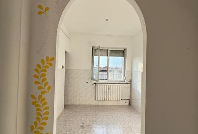 Apartament cu 3 camere semidecomandat în Ultracentral