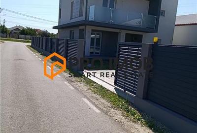 Casă individuală cu 4 camere cu Canalizare în Mărăcineni