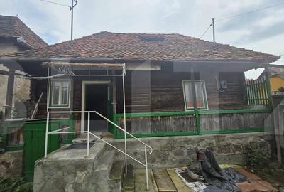 Casă cu 2 camere cu Teren 982 Mp în Bixad