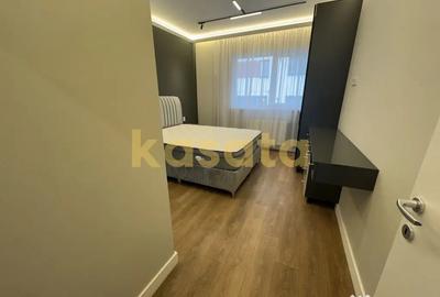 Apartament cu 3 camere semidecomandat în Păcii