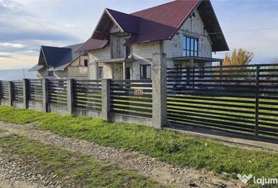 Casă cu 5 camere cu Teren 600 Mp în Mitocu Dragomirnei