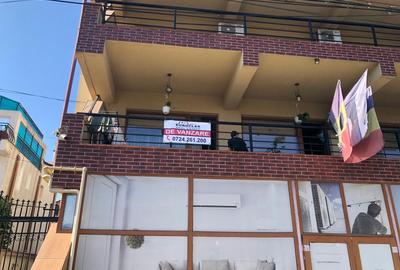 Casă cu 15 camere cu Canalizare în Delfinariu