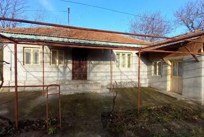 Teren de 1955 mp, în Lipia