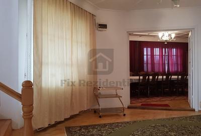 Casă individuală cu 9 camere cu Canalizare în Central - 55