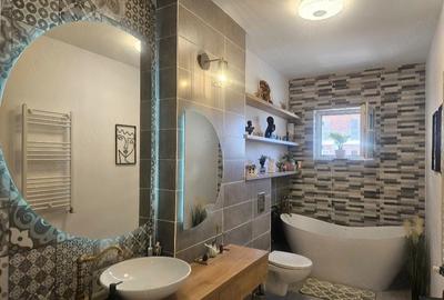 Apartament cu 3 camere decomandat în Metalurgiei