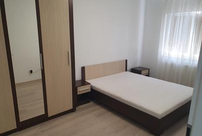 Apartament cu 2 camere decomandat în Tractorul