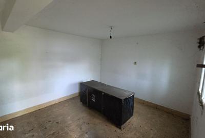 Casă cu 6 camere cu Teren 1444 Mp în Central