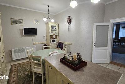 Casă cu 9 camere cu Teren 937 Mp în Cetate