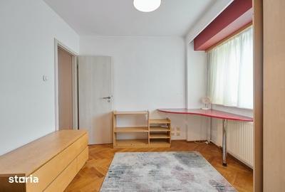 Apartament cu 3 camere, mobilat în Central