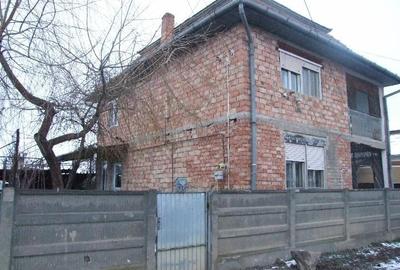Casă cu 4 camere în Luna