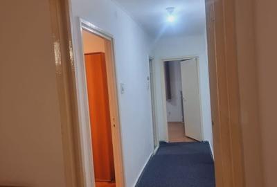 Apartament cu 3 camere semidecomandat în Central - 4