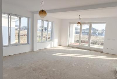 Casă cu 4 camere cu Teren 500 Mp în Sântandrei