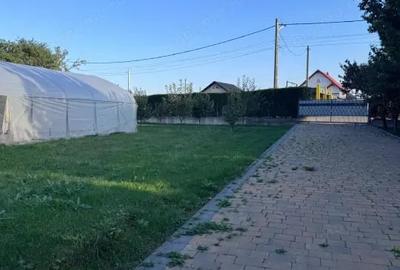 Casă cu 3 camere cu Teren 1500 Mp în Horodnic