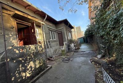 Casă individuală cu 4 camere cu Canalizare în 1 Mai