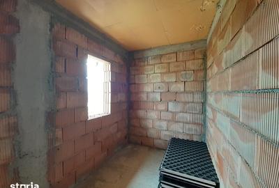 Casă cu 4 camere cu Teren 150 Mp în Valea Lupului