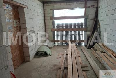 Casă cu Teren 954 Mp în Periferie