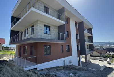 Apartament cu 3 camere decomandat în Cetății