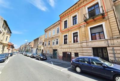 Apartament cu 6 camere decomandat în Centrul Istoric