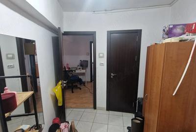 Garsonieră decomandată în Tei