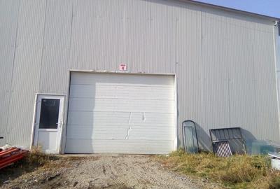 Spațiu industrial, de 456 mp, în Livezile