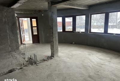 Casă cu 4 camere cu Teren 2300 Mp în Central - 8