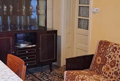 Casă cu Teren 700 Mp în Teiu - 1