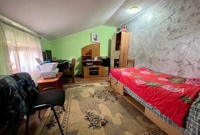 Casă cu 5 camere cu Teren 450 Mp în Valea Adâncă