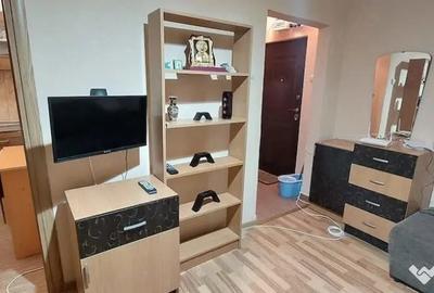 Apartament cu 2 camere semidecomandat în Micro 40 - 2