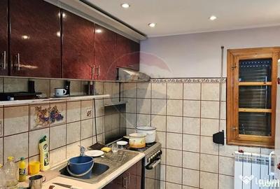 Casă cu 6 camere cu Teren 2803 Mp în Central