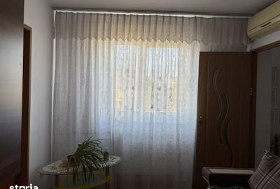 Apartament cu 3 camere semidecomandat în Trivale