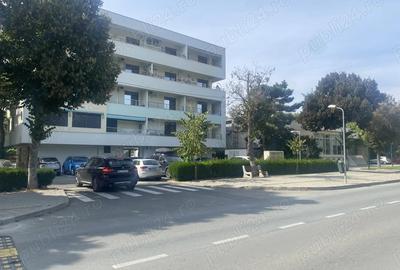 Apartament cu 3 camere semidecomandat în Central - 1