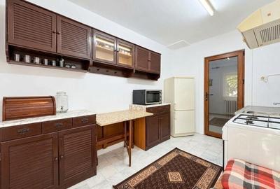 Apartament cu 3 camere decomandat, mobilat în Girocului