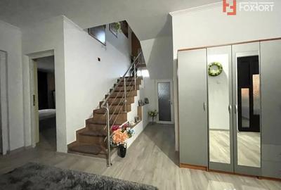Casă cu 6 camere cu Teren 1102 Mp în Dumbrăvița