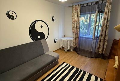 Apartament cu 3 camere decomandat în Rovine