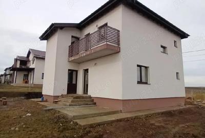 Casă cu Teren 450 Mp în Central