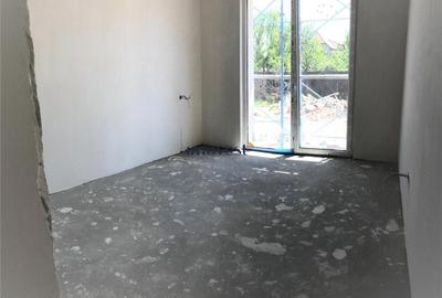 Apartament cu 3 camere semidecomandat în Central - 1