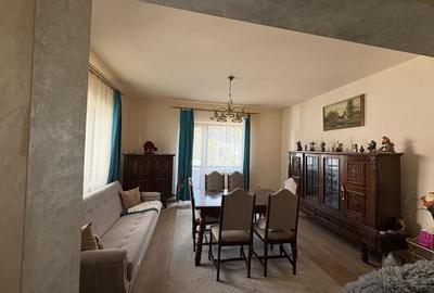 Casă cu 4 camere în Ipotești