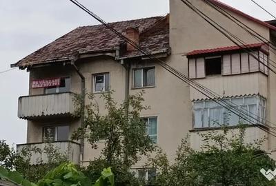 Apartament cu 3 camere decomandat în Criș