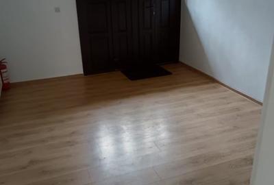 Birou, de 33 mp, în Central - 3