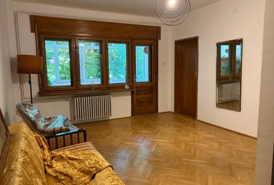 Apartament cu 3 camere semidecomandat în Cotroceni - 1