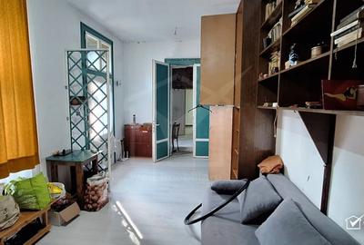 Apartament cu 4 camere nedecomandat în Central