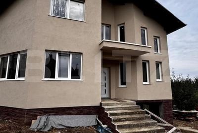 Casă individuală cu 2 camere cu Garaj în Nord