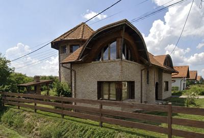 Casă individuală cu 6 camere cu Teren 987 Mp în Sângeorgiu de Mureș - 1