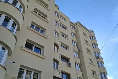 Apartament cu 2 camere decomandat în Intim