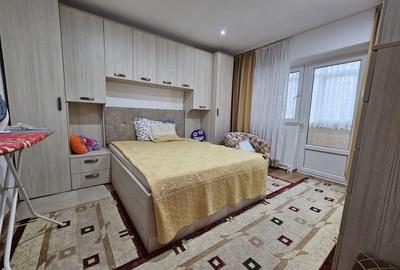 Apartament cu 3 camere decomandat, mobilat în Dacia