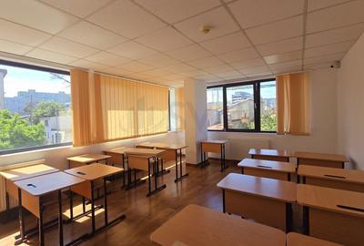 Casă individuală cu 13 camere cu Canalizare în Titulescu - 10