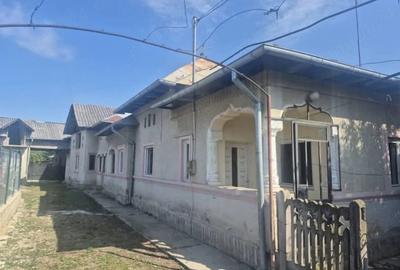 Casă cu 3 camere cu Teren 1750 Mp în Exterior Vest