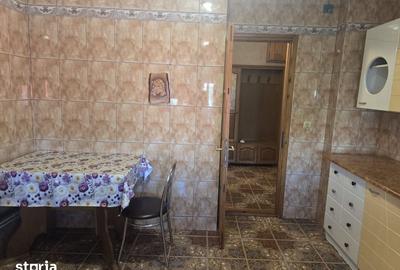 Apartament cu 3 camere decomandat în Coiciu