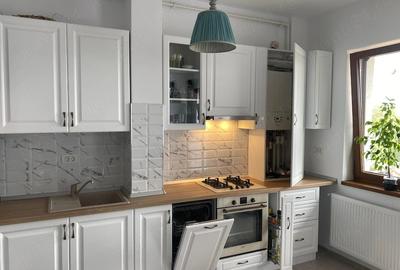 Apartament cu 3 camere decomandat în Central - 1
