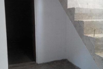Casă cu 4 camere cu Teren 1000 Mp în Vulcan